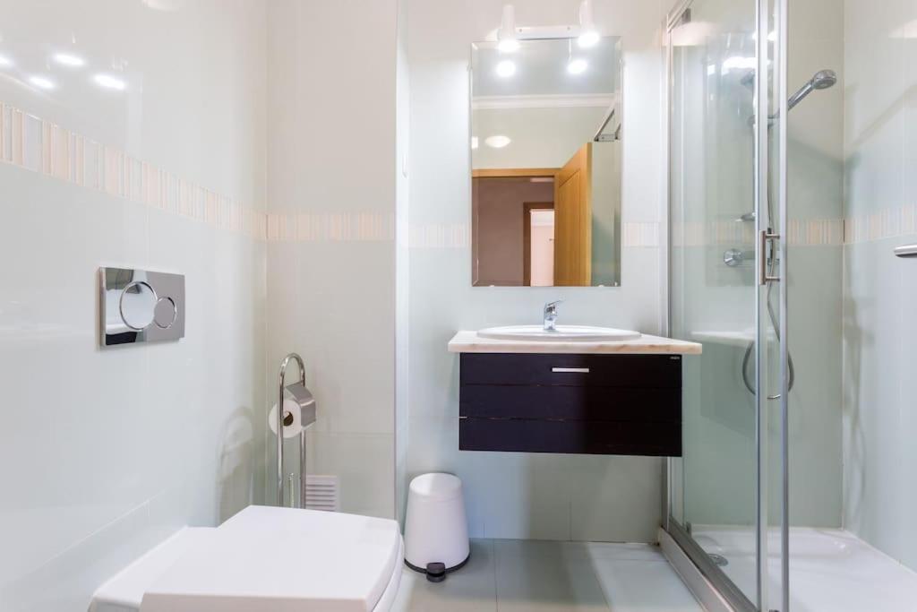 Sea Breeze Apartment *